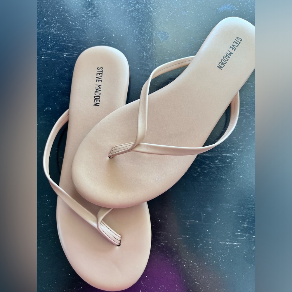 Steve Madden
Women's Natural Flip Flop Size 5